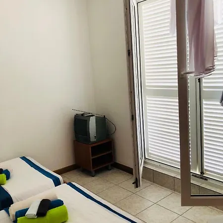 Lady Di Apartman Nečujam